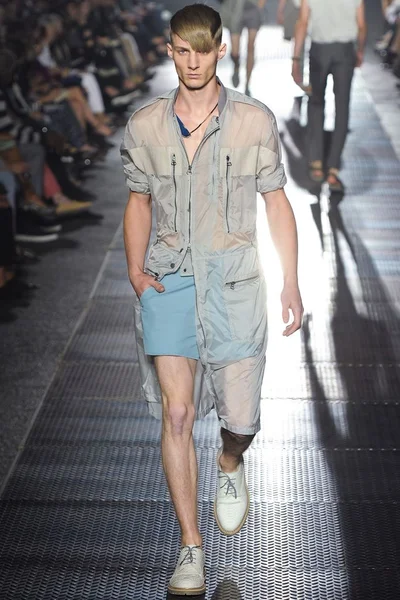 Look 30